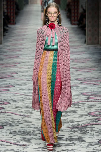 Look 16